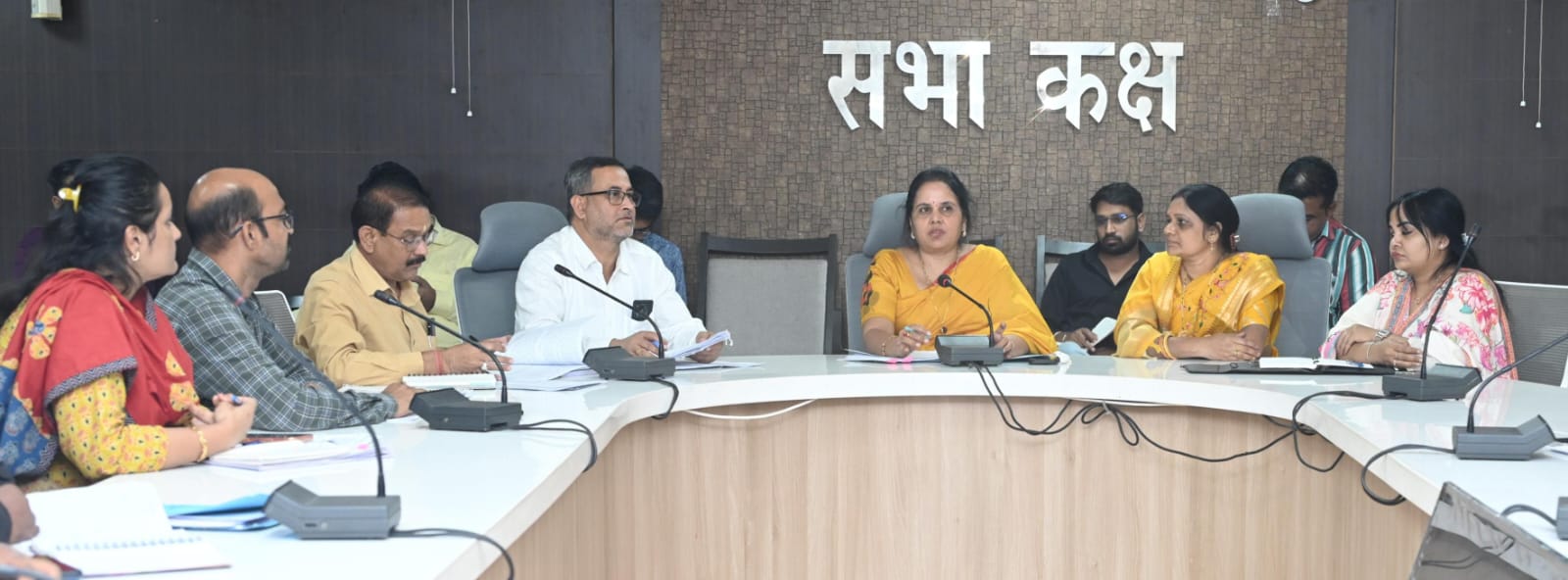 लोग इधर उधर कचरा फेंकना बंद न किए तो जुर्माना वसूलेगा निगम