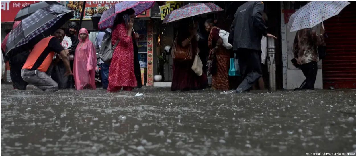 मुंबई का मॉनसून अब जानलेवा: गरीबों पर सबसे बड़ा खतरा