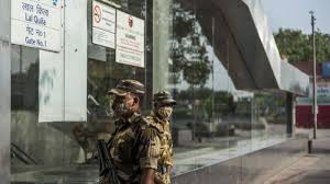 लाल क़िला मेट्रो स्टेशन के सारे गेट यात्रियों के लिए खोले गए