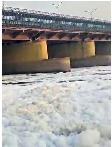 'बिहार चुनाव समाप्त, यमुना में फिर लौट आया झाग', 'आप' ने खड़े किए सवाल 