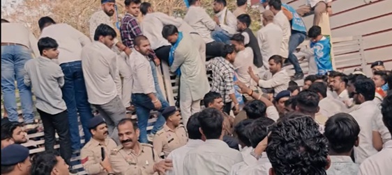 अटल यूनिवर्सिटी में एनएसयूआई के प्रदर्शन के बाद प्रबंधन ने कई अफसरों का प्रभार बदला