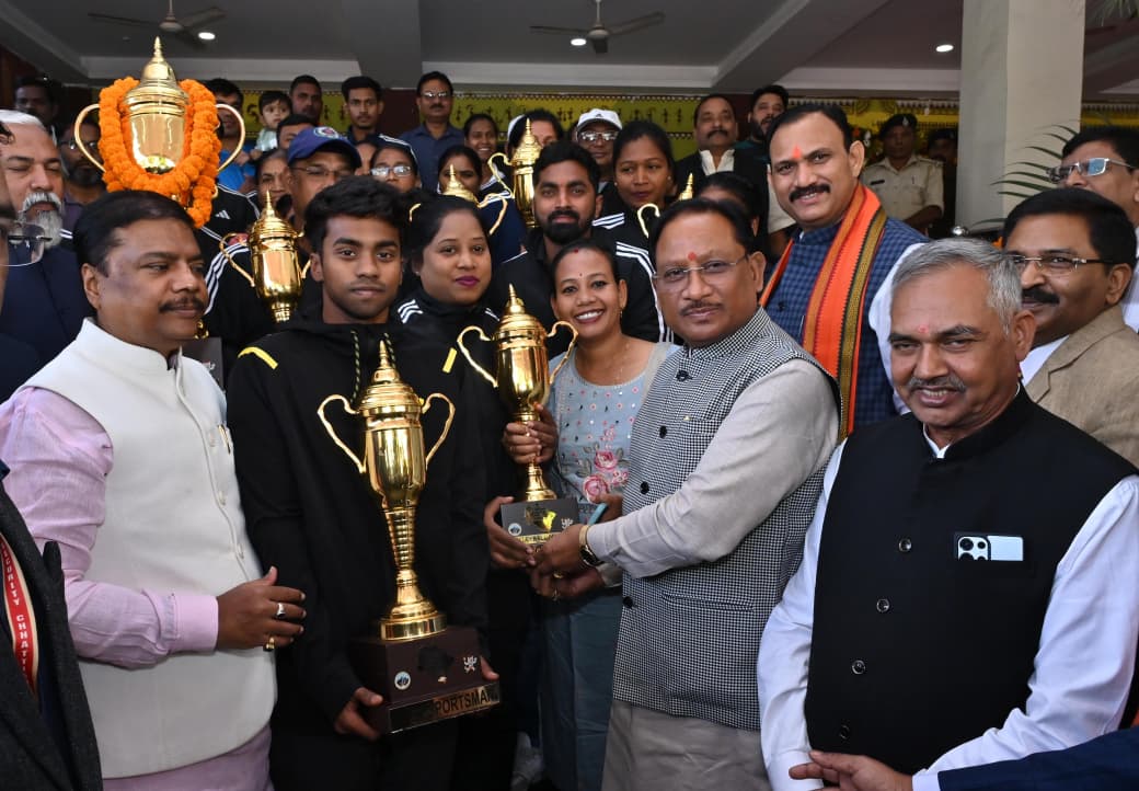सीएम ने अभा वन खेल  के विजेता खिलाड़ियों से मुलाकात कर दी बधाई