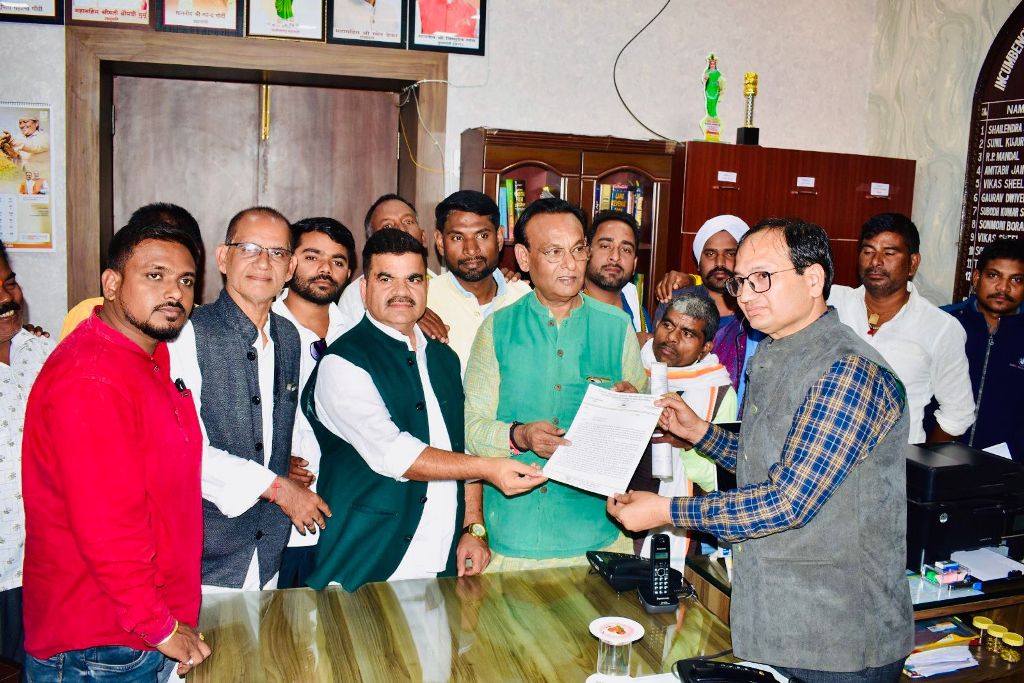 धान खरीदी केंद्रों में अव्यवस्था को लेकर कांग्रेस का प्रदर्शन