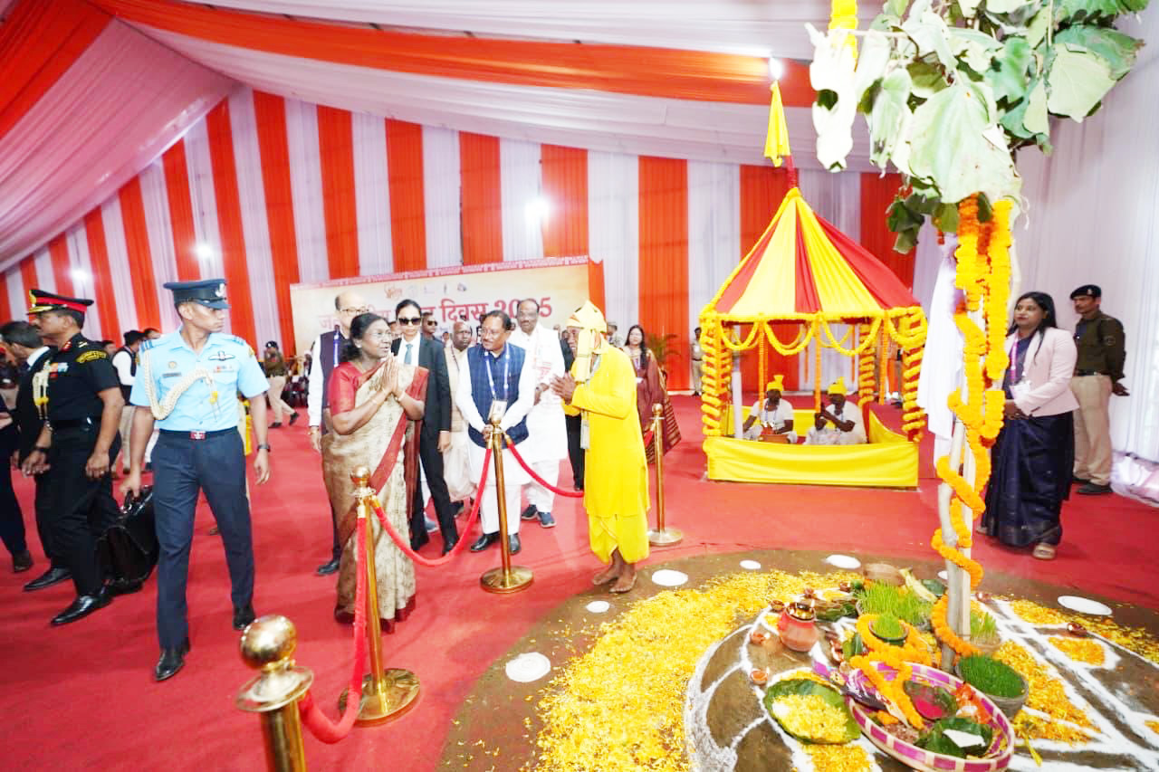 नक्सली हिंसा का रास्ता छोड़ रहे हैं, सरकार की कोशिशों से वामपंथी उग्रवाद का खात्मा हो रहा : मुर्मू