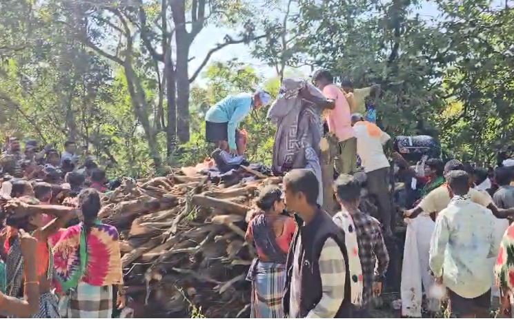 देखें VIDEO : हिड़मा का अंतिम संस्कार