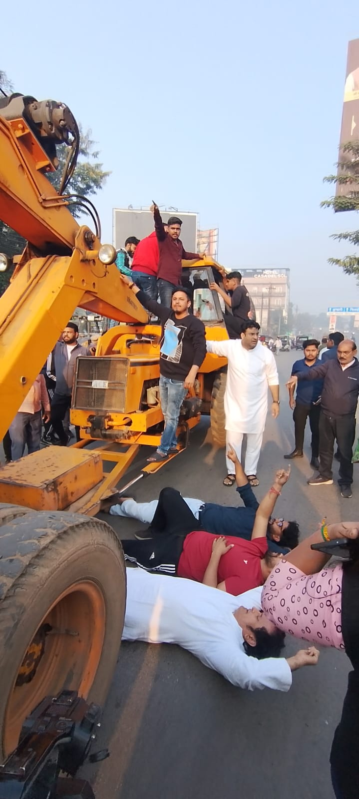 साइंस कालेज चौपाटी हटाने की कार्रवाई शुरू, हंगामा 