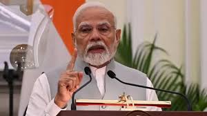 लागू हुए चार नए श्रम क़ानून, कामकाजी घंटों से लेकर वेतन तक क्या कुछ बदलेगा?