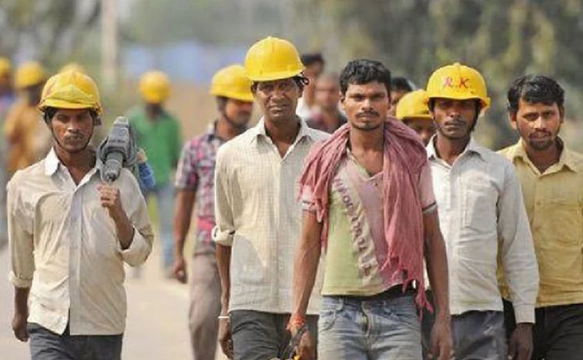 अब एक साल की नौकरी पर ग्रेच्युटी के हकदार, नया लेबर कोड क्या है जिसका कई मजदूर संगठन कर रहे हैं विरोध