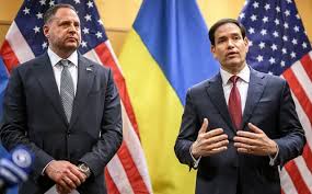 रूस-यूक्रेन युद्ध ख़त्म करने के 'ट्रंप पीस प्लान' में संशोधन, किन बातों पर बनी सहमति