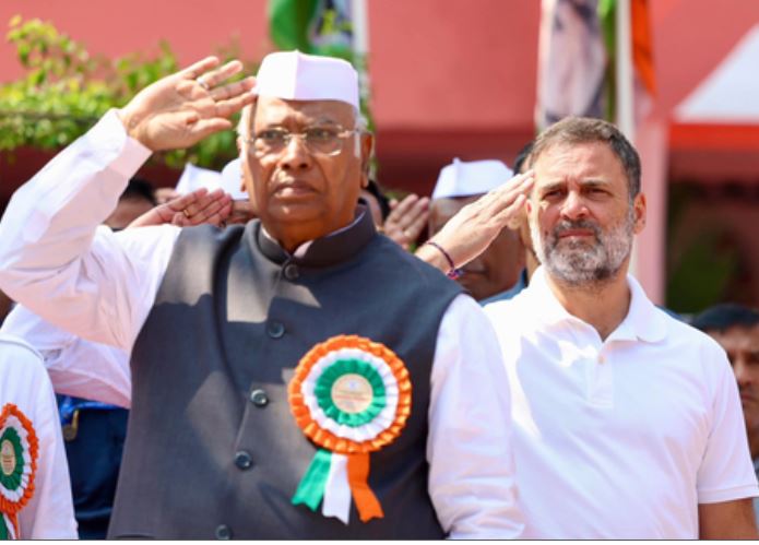 मल्लिकार्जुन खड़गे और राहुल गांधी ने देशवासियों को संविधान दिवस की दी शुभकामनाएं 