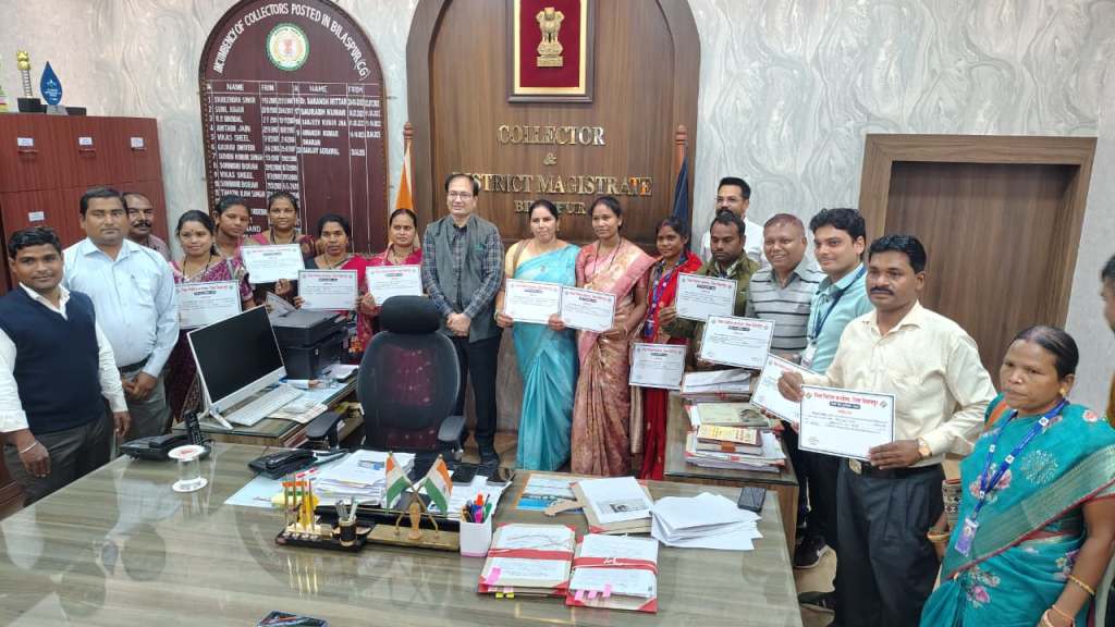 एसआईआर में उत्कृष्ट प्रदर्शन करने वाले 13 बीएलओ सम्मानित