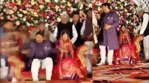 बलिया में विवाह समारोह में मंच टूटने पर भाजपा जिलाध्यक्ष, पूर्व सांसद और दूल्‍हा-दुल्‍हन नीचे गिरे