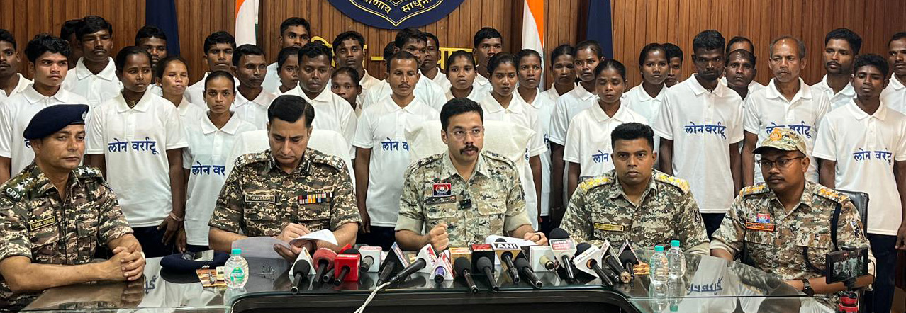 65 लाख के 27 ईनामी सहित 37 नक्सलियों का समर्पण