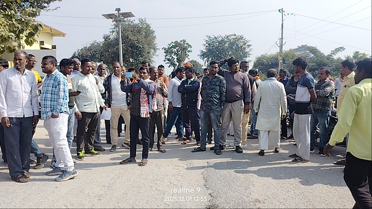 रामचन्द्रपुर खरीदी केंद्र बदलने से आक्रोश, सडक़ पर उतरे किसान