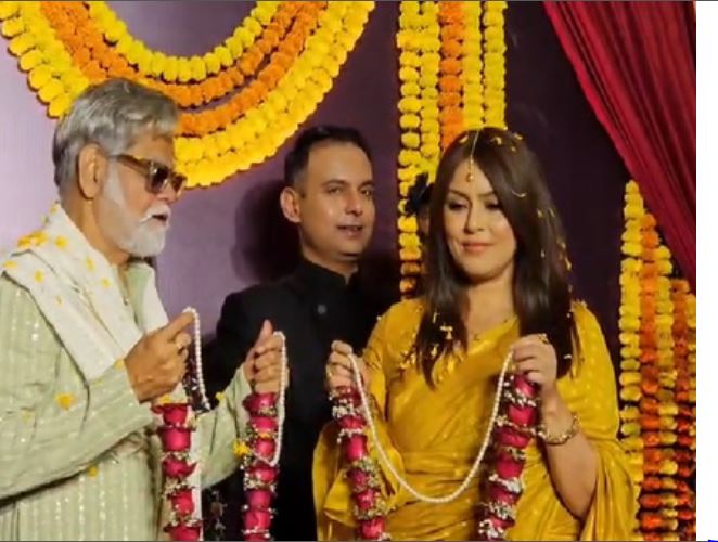 52 साल की उम्र में महिमा चौधरी ने संजय मिश्रा को पहनाई वरमाला, शादी के मंत्र सुन डरी एक्ट्रेस