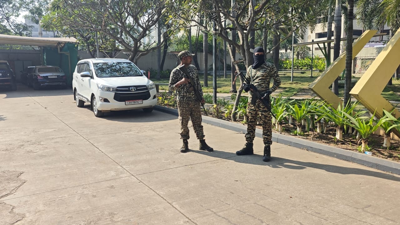 हिंदुस्तान कॉइल के 42 ठिकानों पर छापे, 12 लाकर मिले बड़ी कर चोरी के खुलासे का दावा 