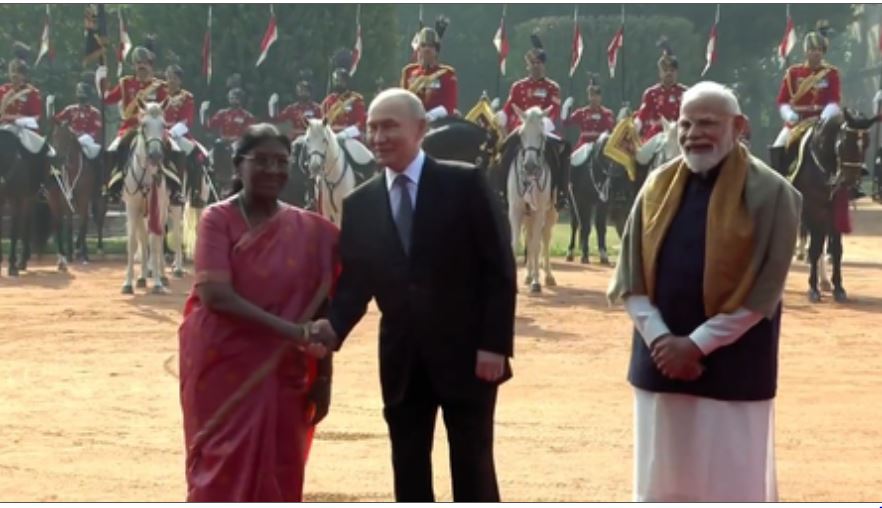 राष्ट्रपति भवन पहुंचे रूसी प्रेसिडेंट पुतिन, गार्ड ऑफ ऑनर से किया गया सम्मानित