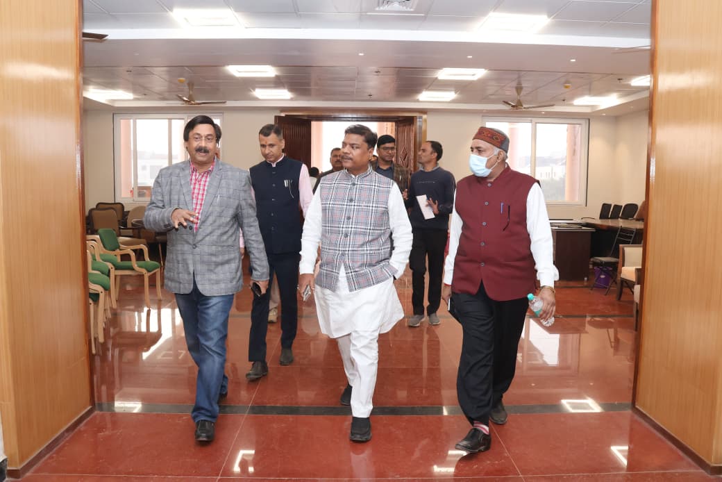 संसदीय कार्य मंत्री कश्यप ने किया न‌ई विधानसभा का निरीक्षण
