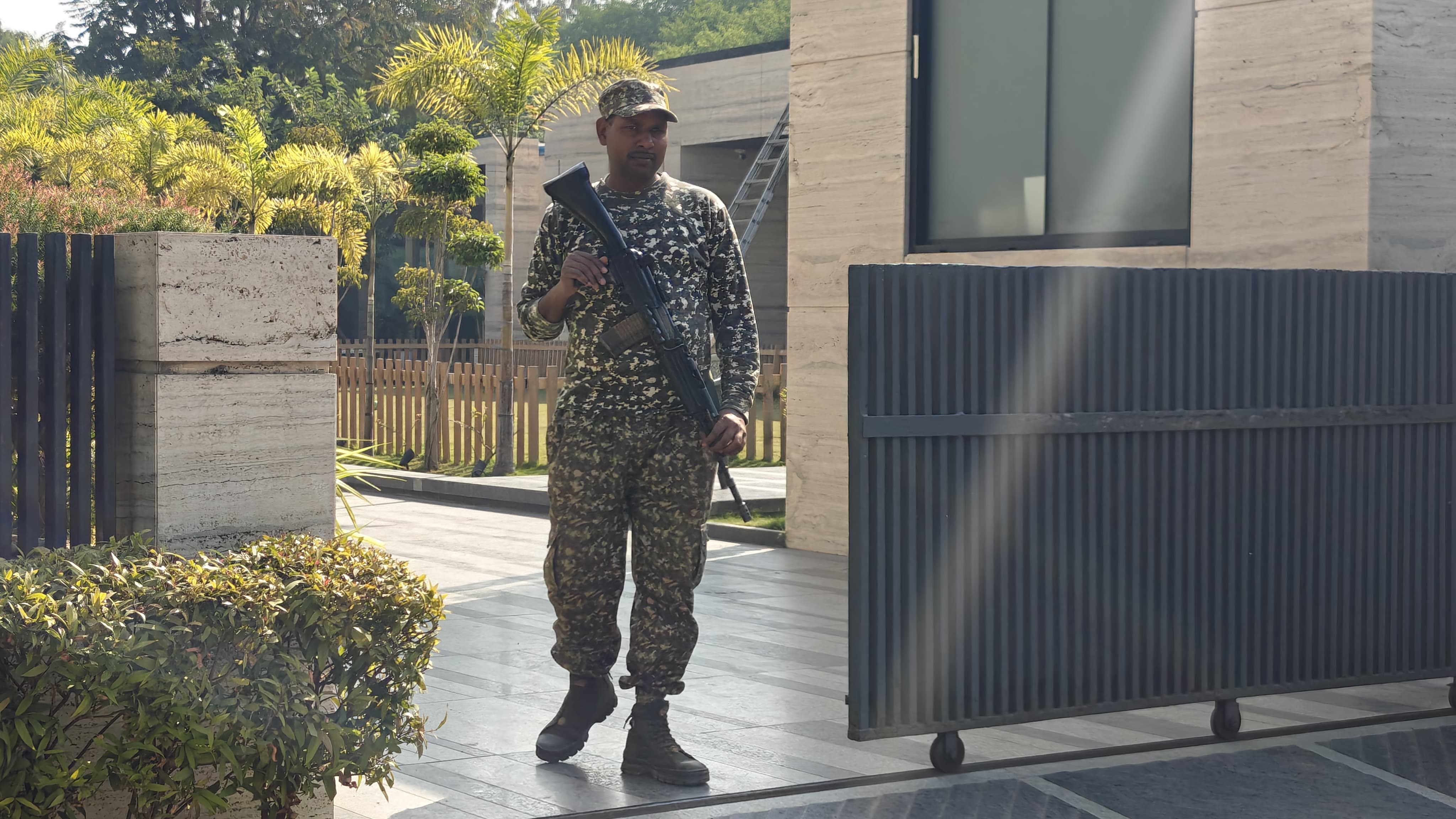 हिंदुस्तान कॉइल के 41 ठिकानों पर छापे जारी, 5 करोड़ रुपए, 5 किलो सोना लाकर 17 हुए