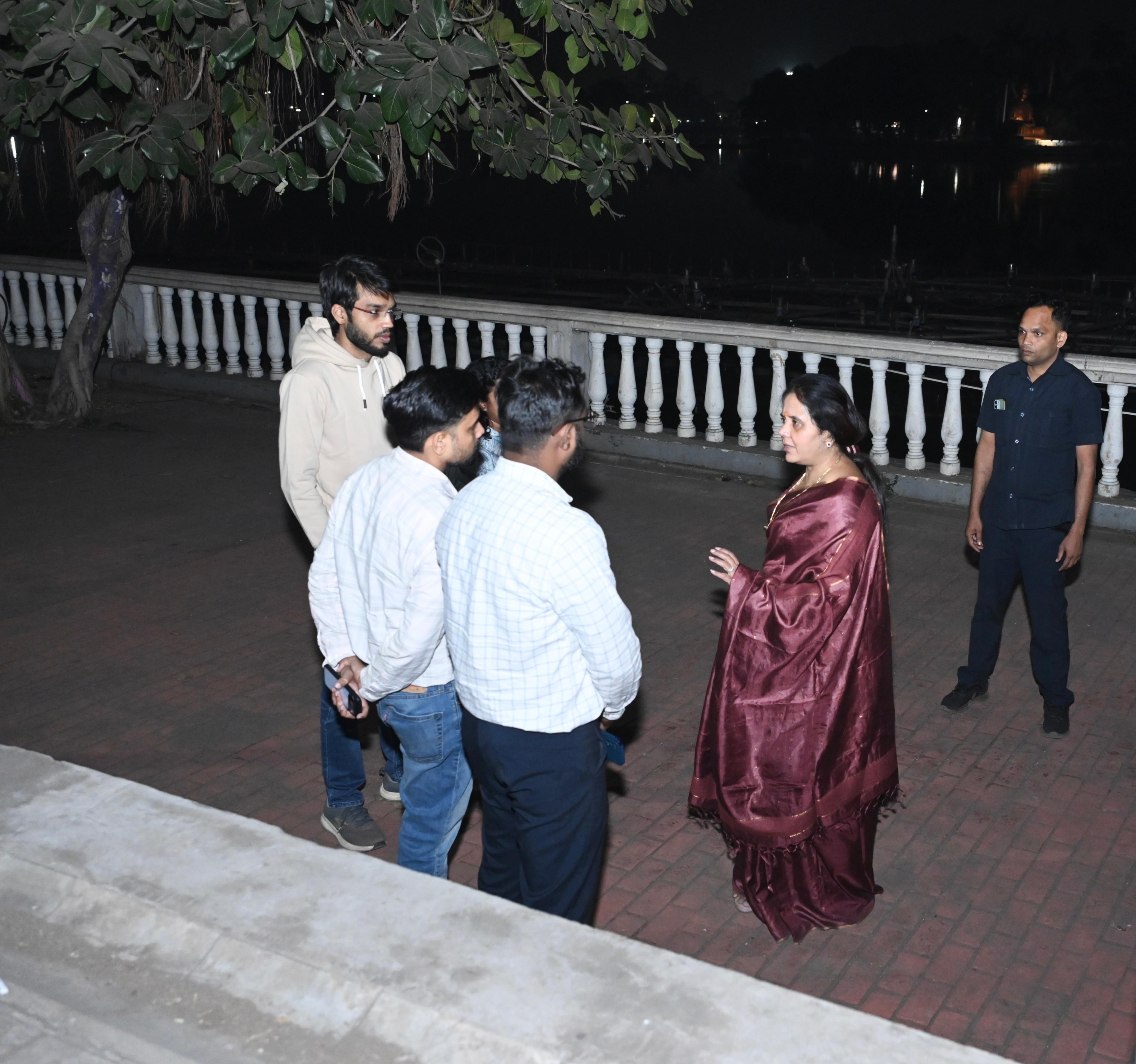 फ़ाउंटेन चालू करें अन्यथा ठेकेदार को ब्लैक लिस्टेड करें- मीनल