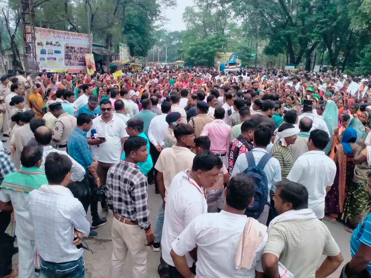 जल, जंगल और जमीन बचाने 14 गांव के ग्रामीण दो दिनों से जिंदल की प्रस्तावित जनसुनवाई का कर रहे विरोध, कल होनी है जनसुनवाई