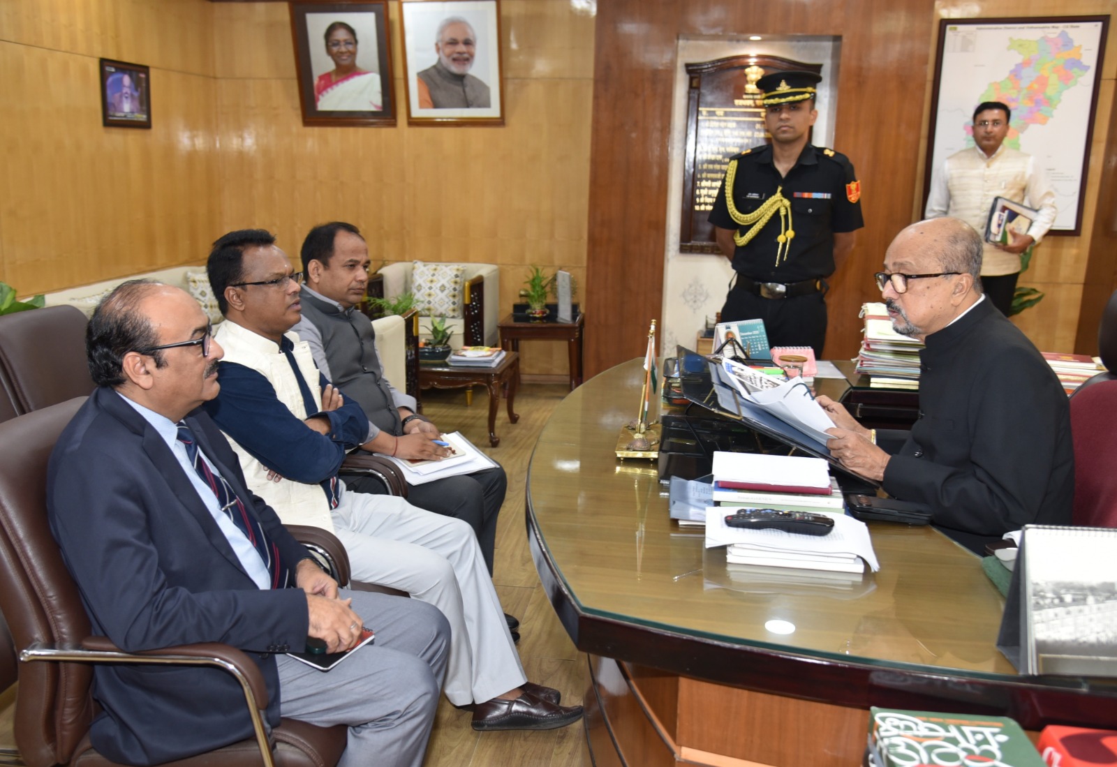 राज्यपाल ने शहीद महेंद्र कर्मा विश्वविद्यालय की भूमि को यथावत रखने के दिए निर्देश