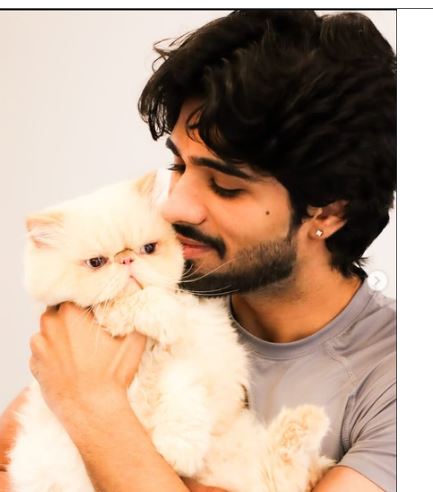 एक्टर जीशान खान की कार दूसरी गाड़ी से टकराई, सभी लोग सुरक्षित