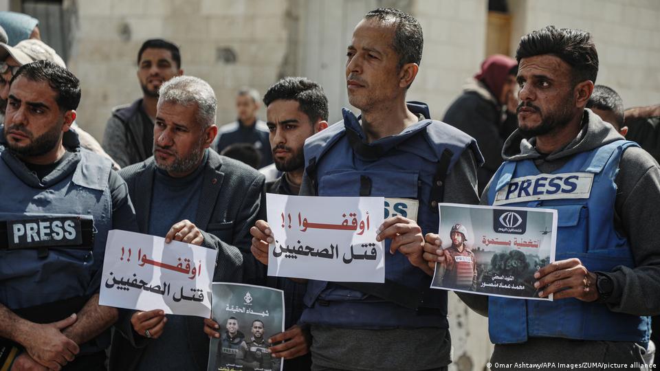 रिपोर्ट: दुनिया में एक साल में 67 पत्रकार मारे गए, गाजा सबसे खतरनाक जगह