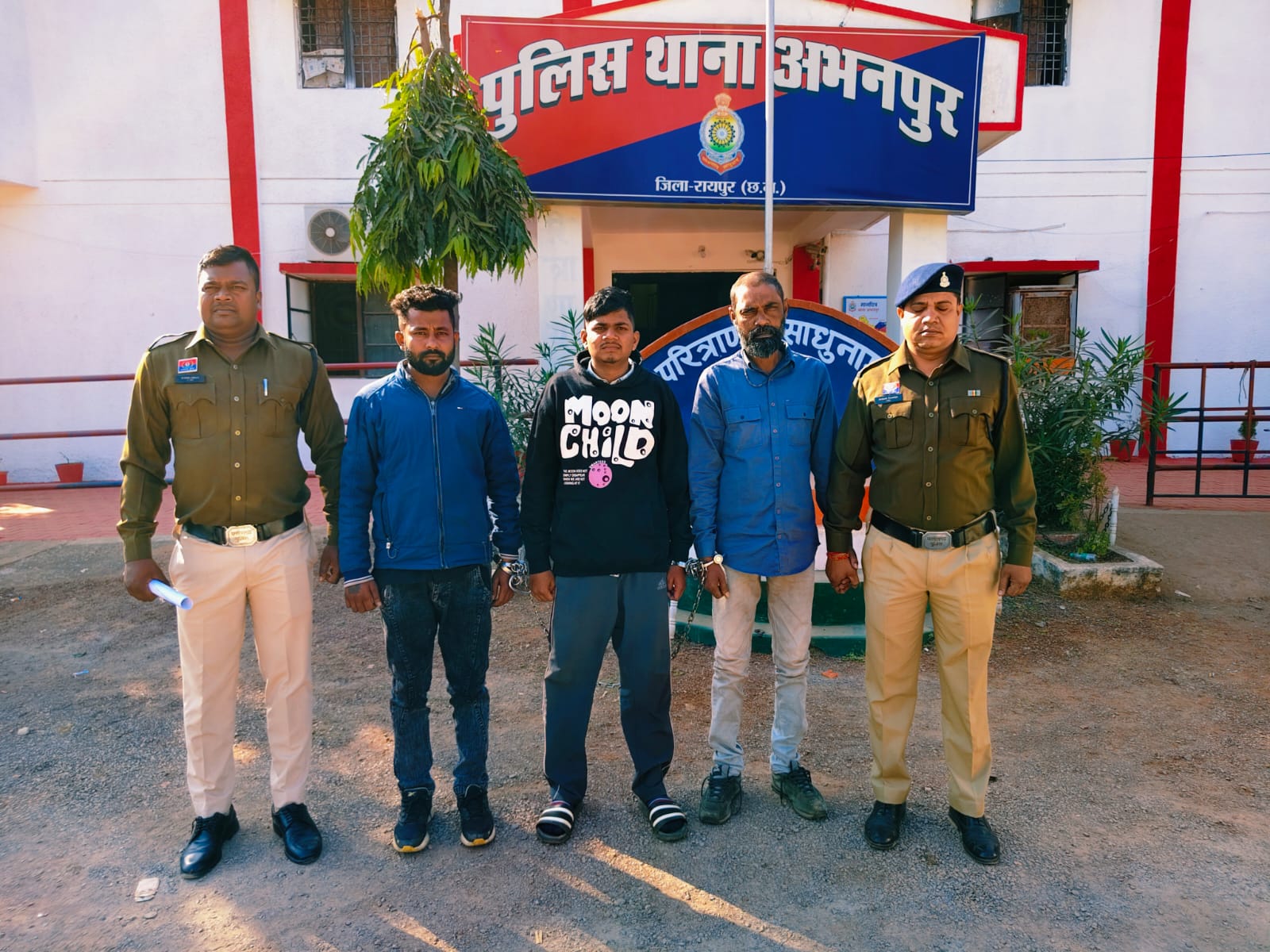 15 किलो गांजा लेकर कार से दुर्ग जा रहे तीन तस्कर गिरफ्तार 