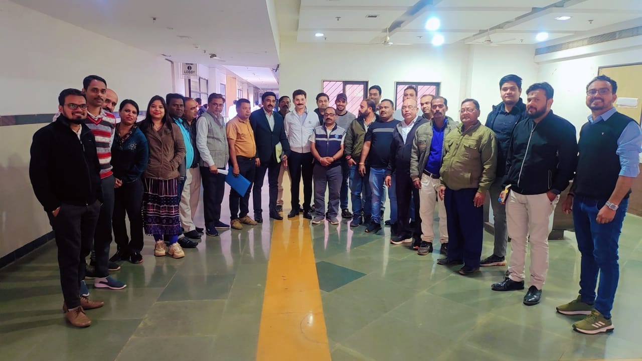 कलमबंद हड़ताल को सफल बनाने  इंद्रावती भवन में बनी रणनीति