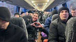 अमेरिकी प्रतिबंध हटने के बाद बेलारूस ने नोबेल विजेता समेत 123 क़ैदियों को किया रिहा