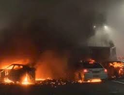 मथुरा में यमुना एक्सप्रेसवे पर कई वाहन टकराए, 13 लोगों की मौत व 35 अन्य घायल