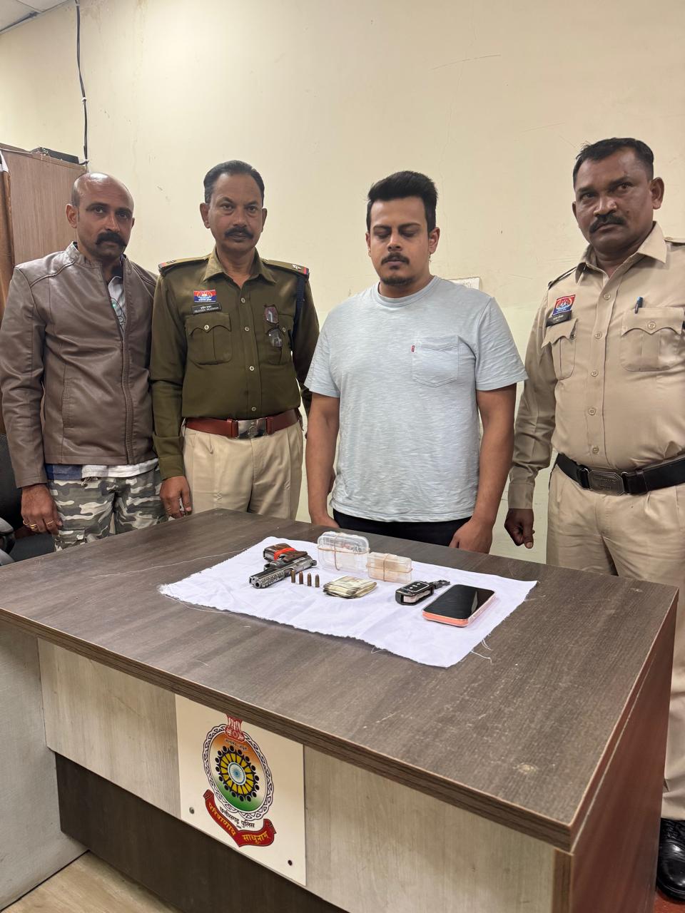 युकां नेता राहुल ठाकुर को बूढ़ातालाब के पास से गिरफ्तार , उससे पिस्टल कारतूस, ड्रग भी जब्त 