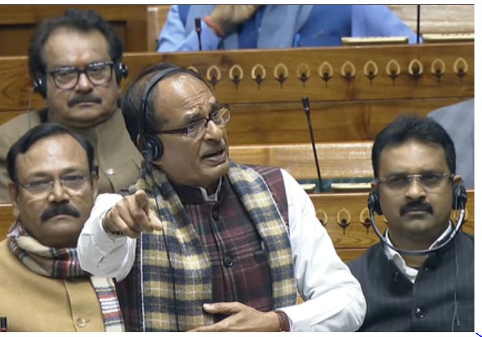 लोकसभा में विपक्षी सांसदों ने 'जी राम जी बिल' की कॉपी फाड़ी, शिवराज बोले- बापू हमारी आस्था, हमारे विचार संकीर्ण नहीं 