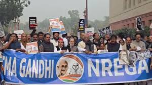 मनरेगा का नाम बदलने पर विपक्षी सांसदों का विरोध प्रदर्शन, मल्लिकार्जुन खड़गे ने ये कहा