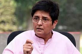 महिलाएं स्वाभाविक रूप से नेता बनने के लिए प्रेरित होती हैं : किरण बेदी