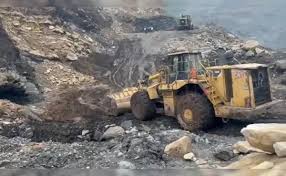 झारखंड में कोयला खदान का एक हिस्सा ढहने से दो मजदूर फंसे