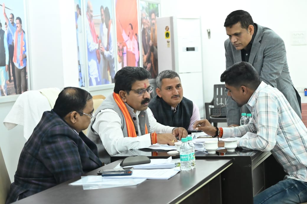 आरक्षक भर्ती प्रक्रिया में अभ्यर्थियों की समस्याओं पर  डिप्टी सीएम ने किया संवाद