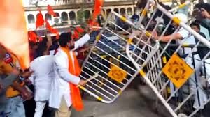 कोलकाता में बांग्लादेश के उप उच्चायोग दफ़्तर के सामने प्रदर्शन, पुलिस का लाठीचार्ज