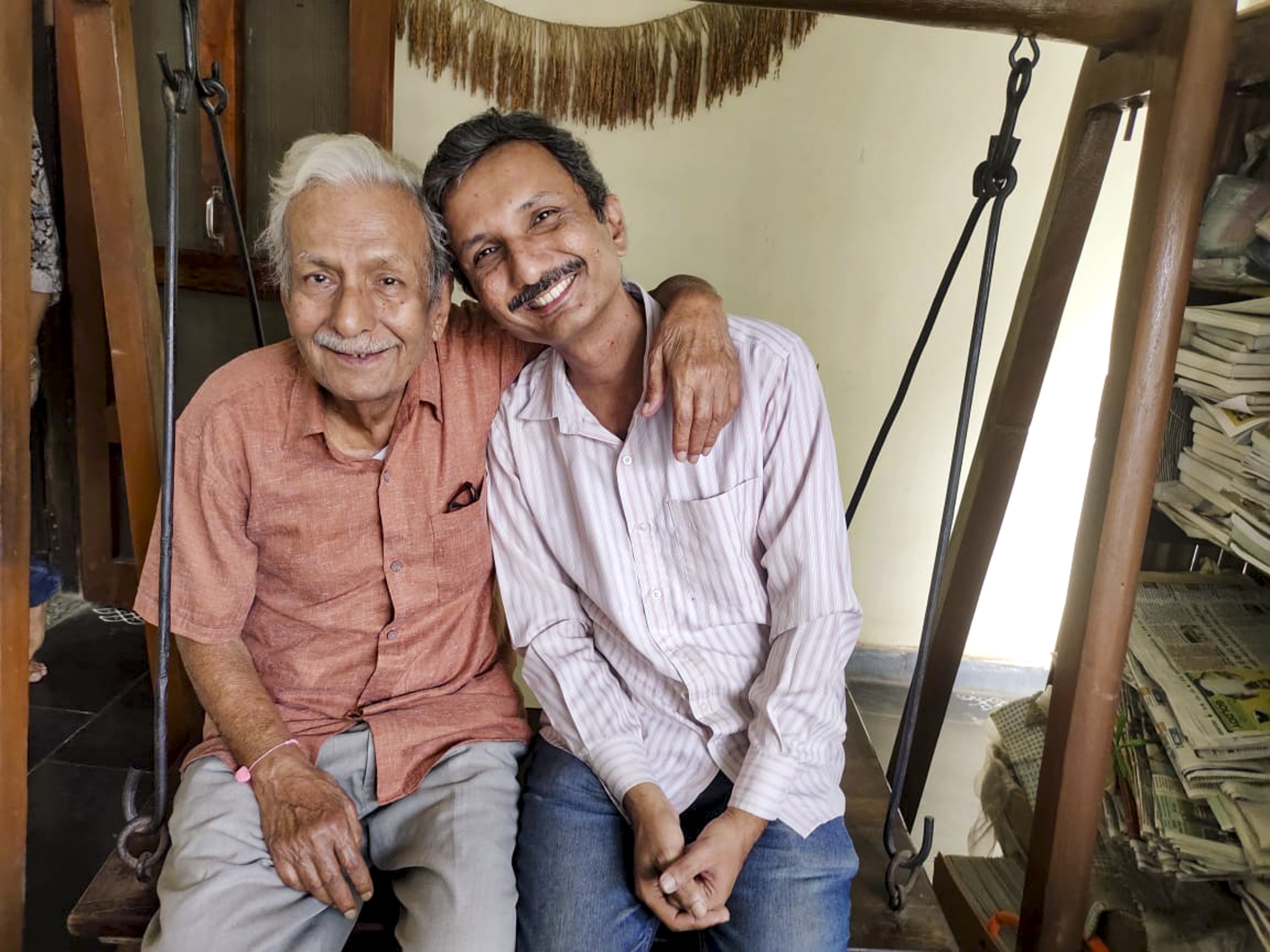 विनोद कुमार शुक्ल : वह आदमी नया गरम कोट पहिन कर चला गया विचार की तरह