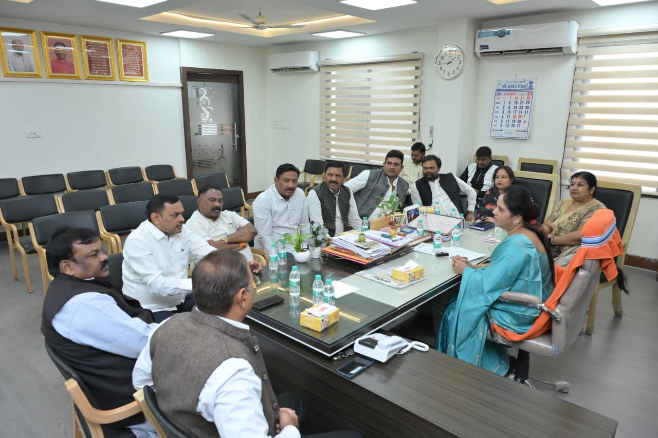 महापौर ने ली सभी जोन अध्यक्षो की समीक्षा बैठक