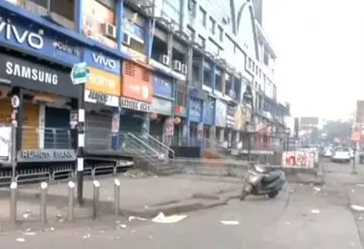 राजधानी बंद सफल, सरकारी दफ्तर, शराब और अस्पताल दवा दुकानें खुली रहीं 