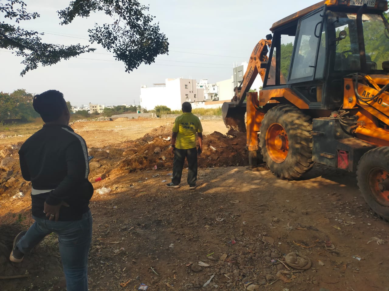  1.75 एकड़ भूमि पर अवैध प्लॉटिंग पर चला जेसीबी 