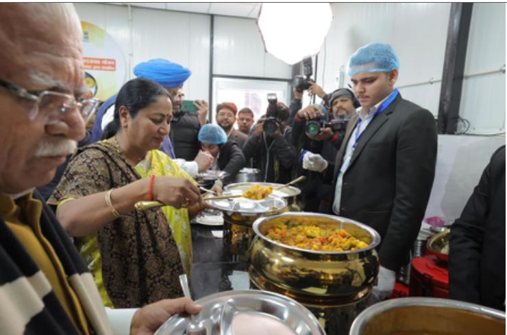 दिल्ली में सिर्फ 5 रुपए में खाना, सीएम रेखा गुप्ता ने 45 'अटल कैंटीन' का उद्घाटन किया