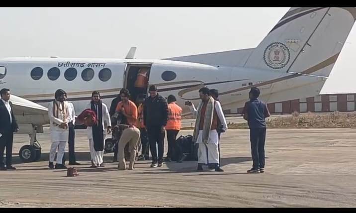 धीरेन्द्र शास्त्री के पैर छूने वाला टीआई लाइन अटैच 