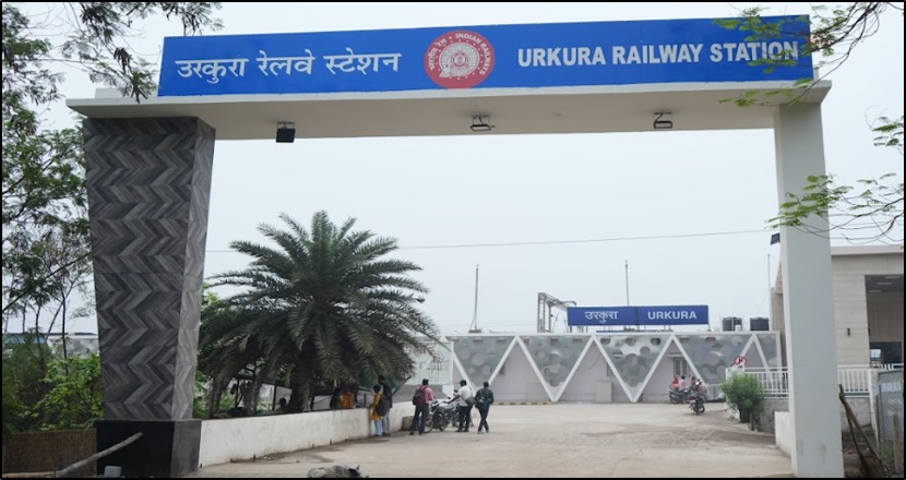 अमृत भारत स्टेशन उरकुरा के पास बिजली ठप, क‌ई ट्रेनें जहां तहां रोका ग‌ईं