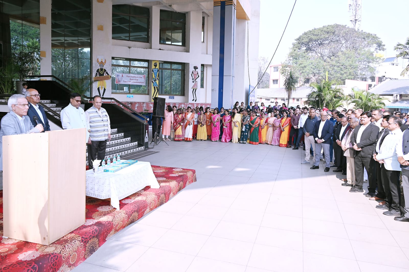 नए साल का संकल्प- समय की पाबंदी के साथ लक्ष्य पूर्ति