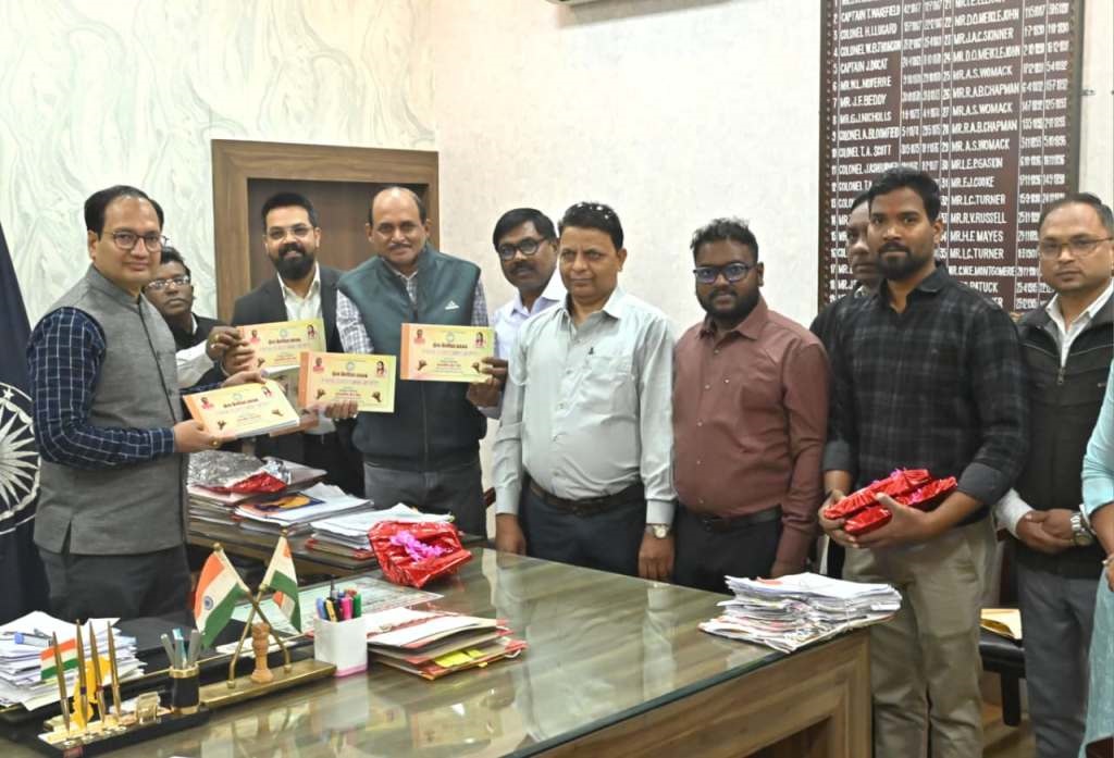 दृष्टिबाधितों के लिए कलेक्टर ने ब्रेल कैलेंडर 2026 का किया विमोचन