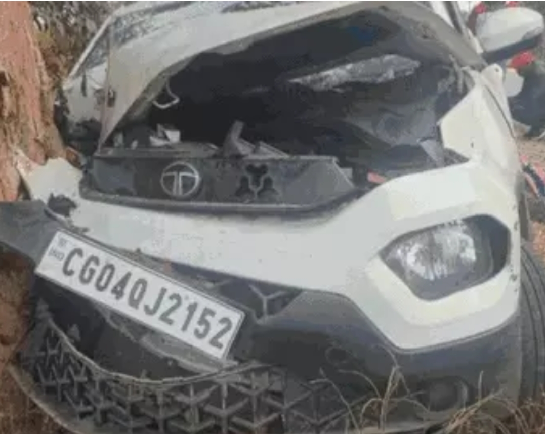 नए साल की सैर बनी मातम, अमरकंटक जा रहे दोस्तों की कार पेड़ से टकराई