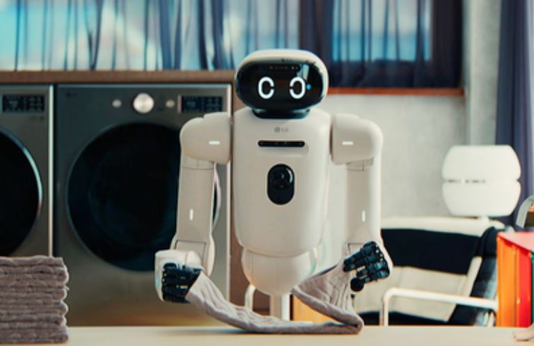 सीईएस 2026: एलजी ने पेश किया नया होम रोबोट 'क्लोइड', घरेलू कामों में करेगा मदद 
